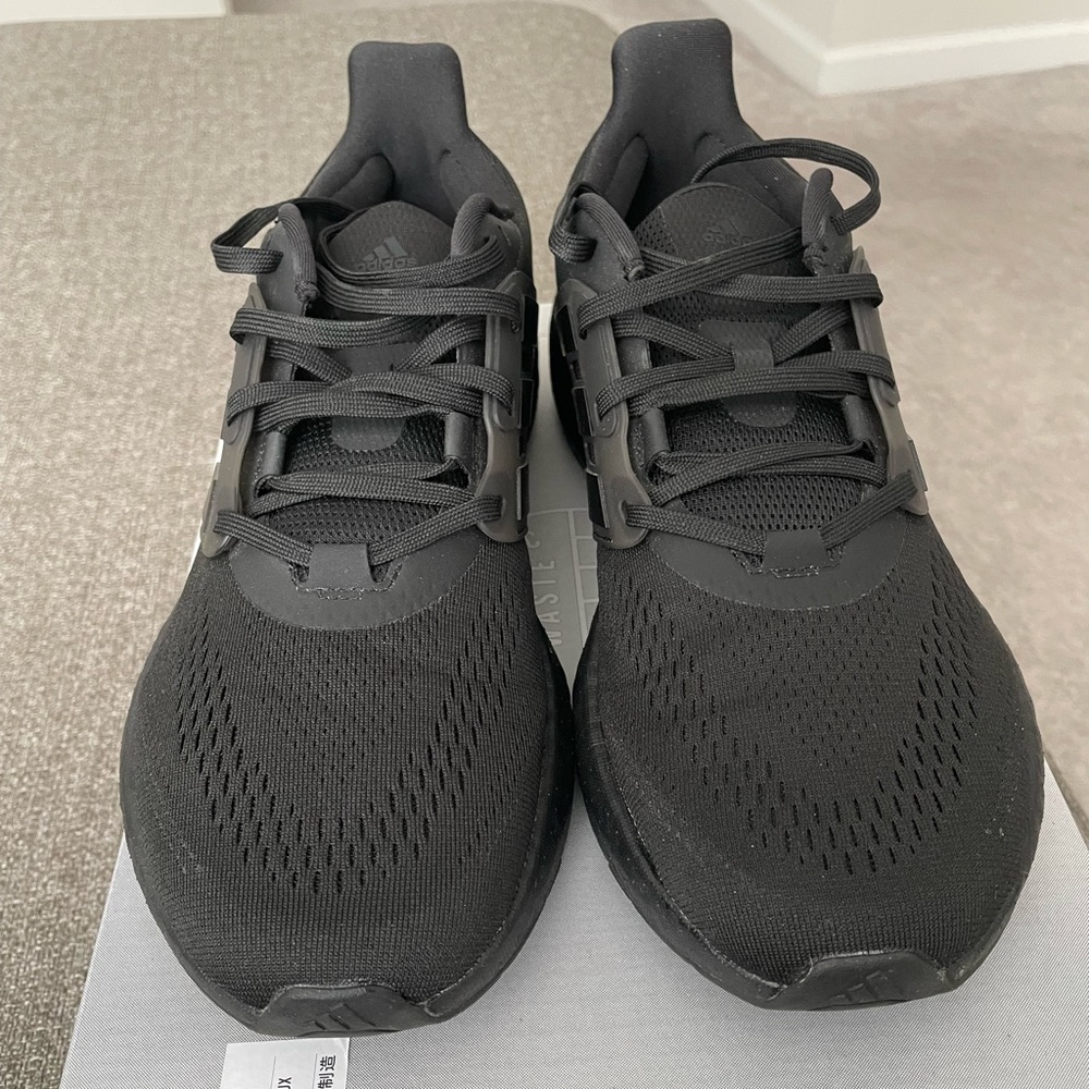 Like New Men’s adidas Pureboost 22 triple black shoes